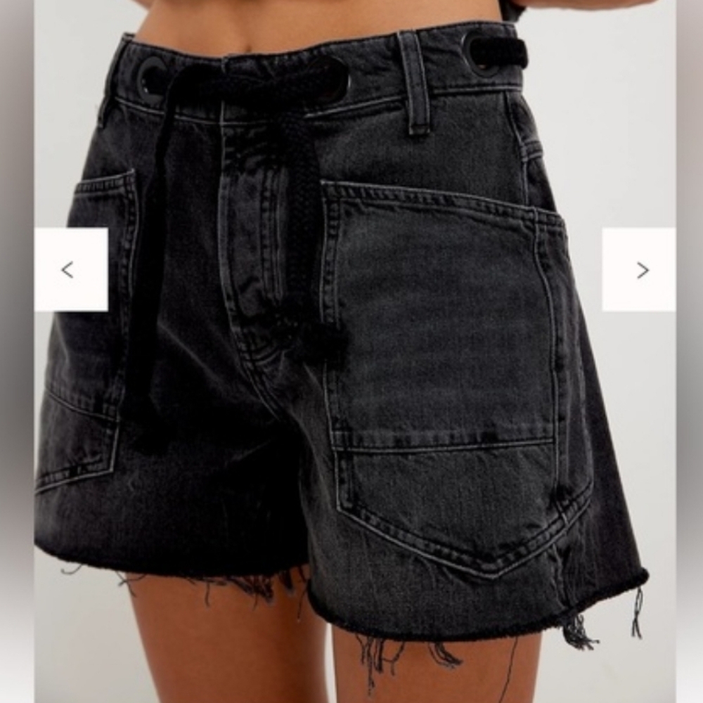 We The Free Moxie Barrel Shorts NWT Size 28
